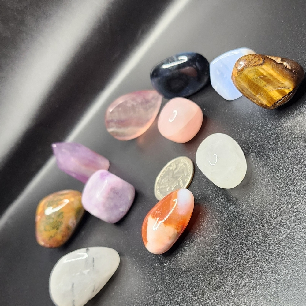 Lot of  Natural Tumbled   Crystals - Picture 2 of 12